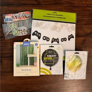 Spritz Green and Black Party Decoration Set